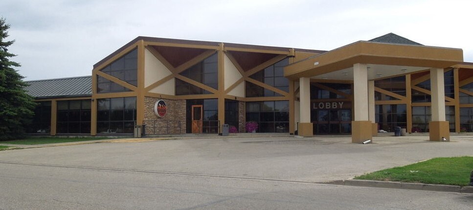 4815 46th St, Rocky Mountain House, AB à vendre - Photo du bâtiment - Image 1 de 1