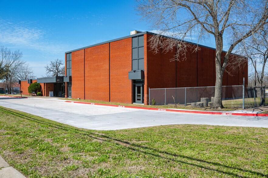 900 W WM J Bryan Pky, Bryan, TX à vendre - Photo du bâtiment - Image 1 de 34