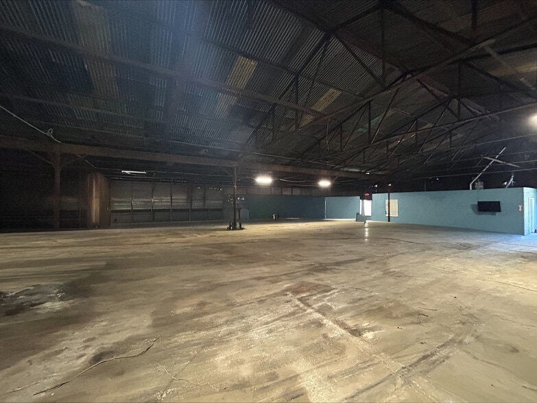 2476 Lawrence Ave, Atlanta, GA à vendre - Photo intérieure - Image 2 de 5