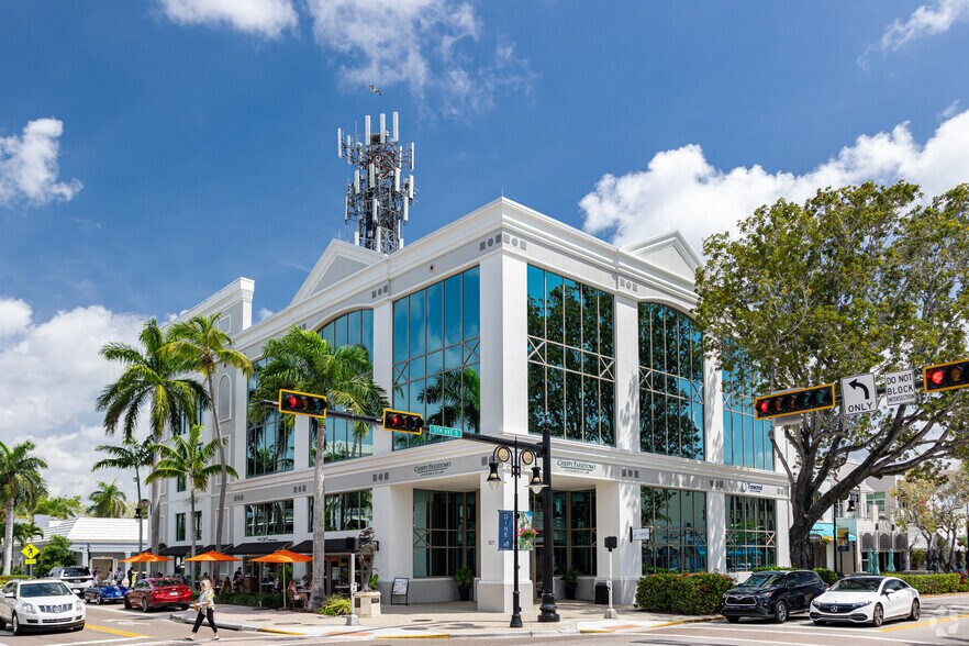 821 5th Ave S, Naples, FL à louer - Photo principale - Image 1 de 21