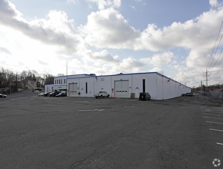 316 Courtland Ave, Stamford, CT for lease - Building Photo - Image 1 of 10