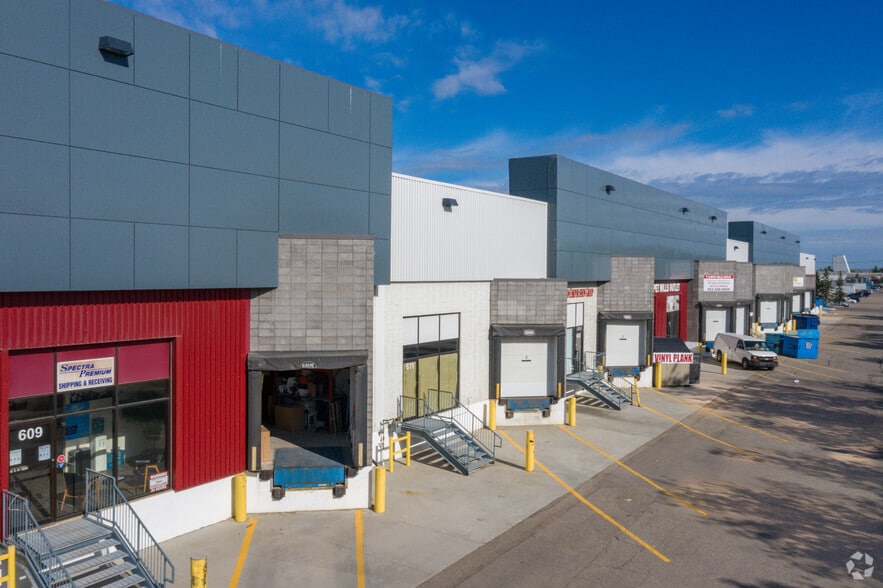 601-635 28 St NE, Calgary, AB à louer - Photo du bâtiment - Image 3 de 9