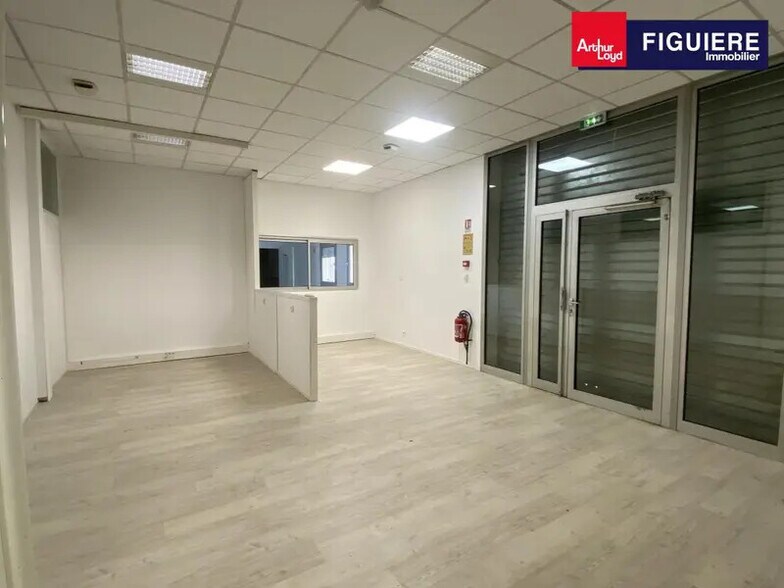 Flex in Aix-en-Provence for lease - Building Photo - Image 3 of 7