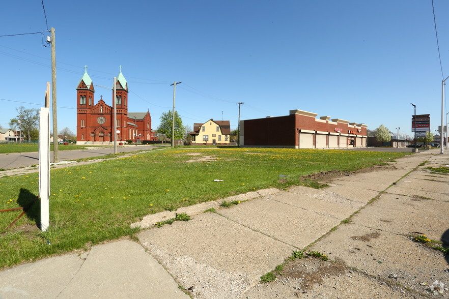 7401-7425 Gratiot St, Detroit, MI à vendre - Photo principale - Image 1 de 1