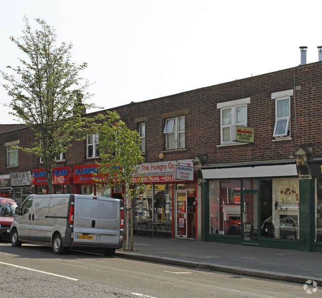 190 Northfield Ave, Londres à louer - Photo du bâtiment - Image 2 de 2