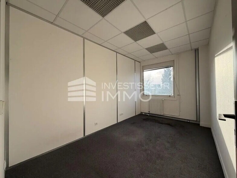 Office in Lognes for lease - Interior Photo - Image 3 of 6