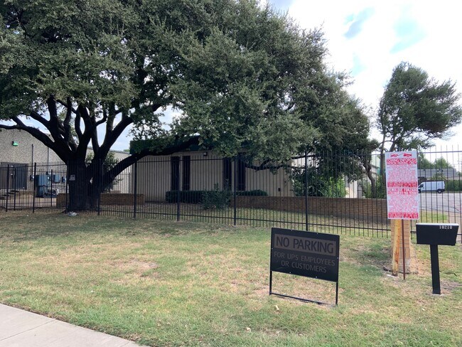 Plus de détails pour 10210 Monroe Dr, Dallas, TX - Local d'activités à louer
