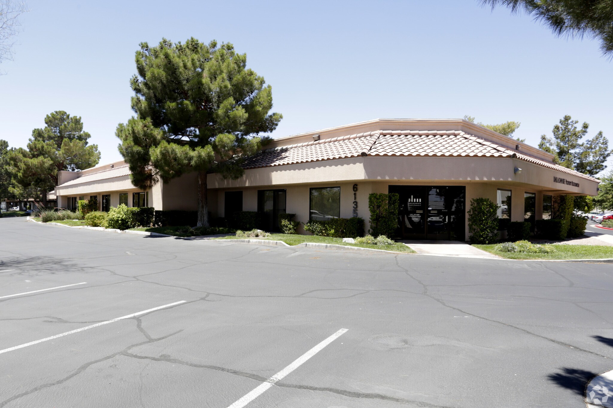 6135 Harrison Dr, Las Vegas, NV for lease Primary Photo- Image 1 of 7