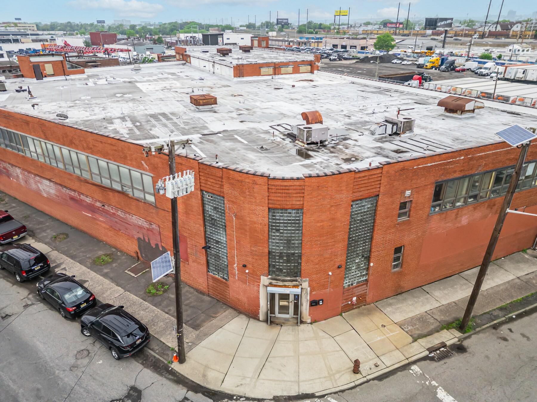 150 Avenue L, Newark, NJ à vendre Photo du bâtiment- Image 1 de 50