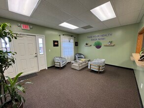 1703 Clearwater Ave, Bloomington, IL for lease Interior Photo- Image 2 of 11