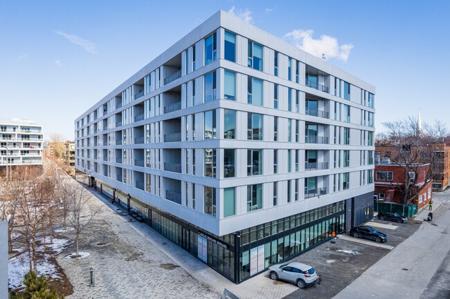 Plus de détails pour 1300 Av Thérèse-Lavoie-Roux, Outremont, QC - Commerce de détail à louer