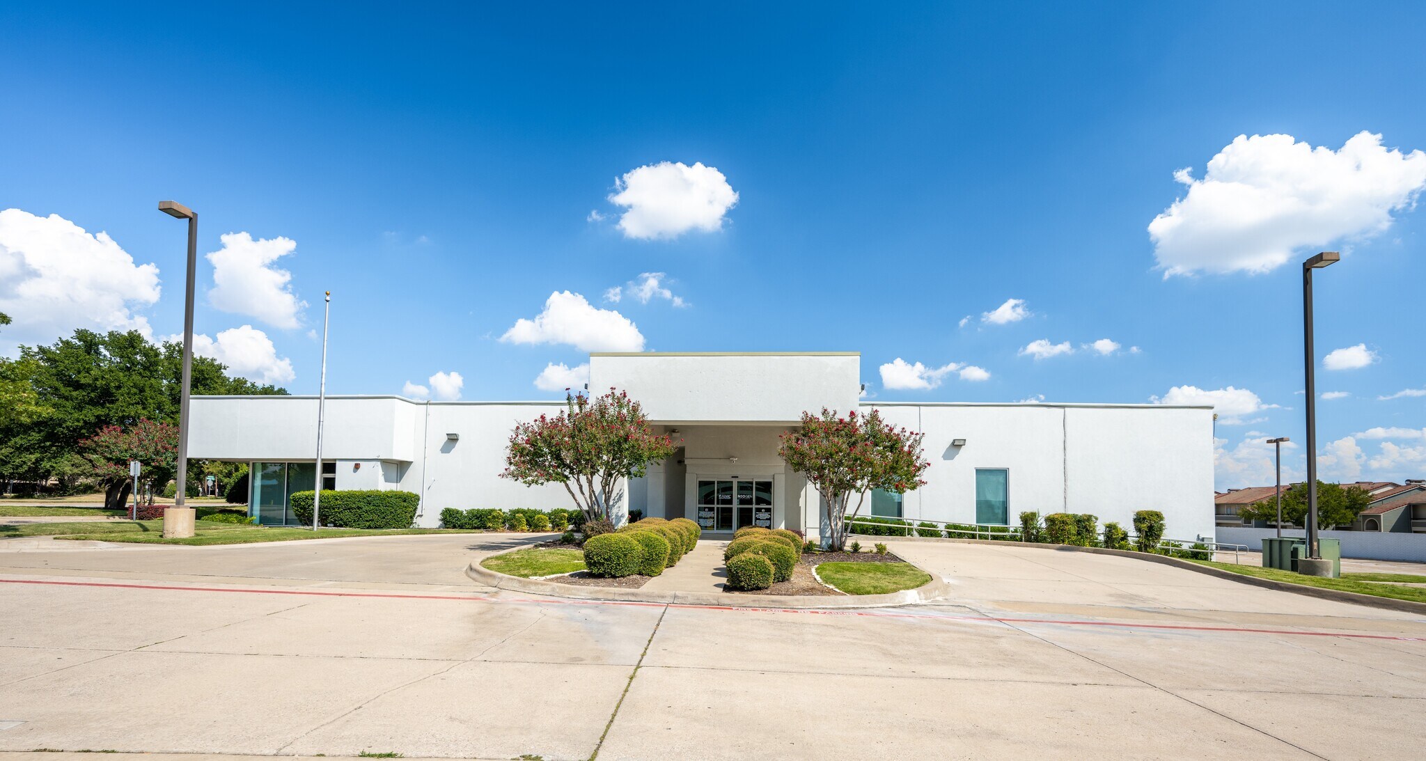 1320 W Walnut Hill Ln, Irving, TX à louer Photo principale- Image 1 de 41
