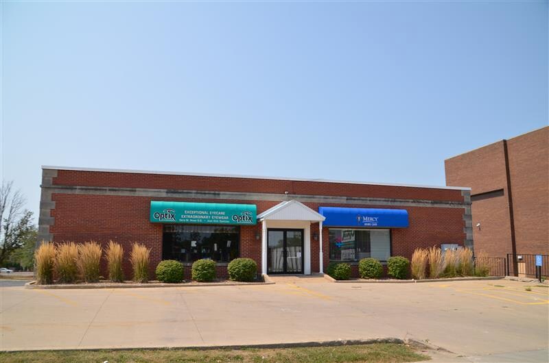 2740 1st Ave NE, Cedar Rapids, IA à vendre - Photo du bâtiment - Image 2 de 2