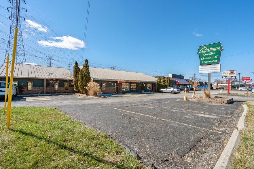 1595 West Rd, Trenton, MI à vendre - Photo du bâtiment - Image 3 de 22