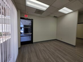3865 N Business Center Dr, Tucson, AZ for lease Interior Photo- Image 1 of 16