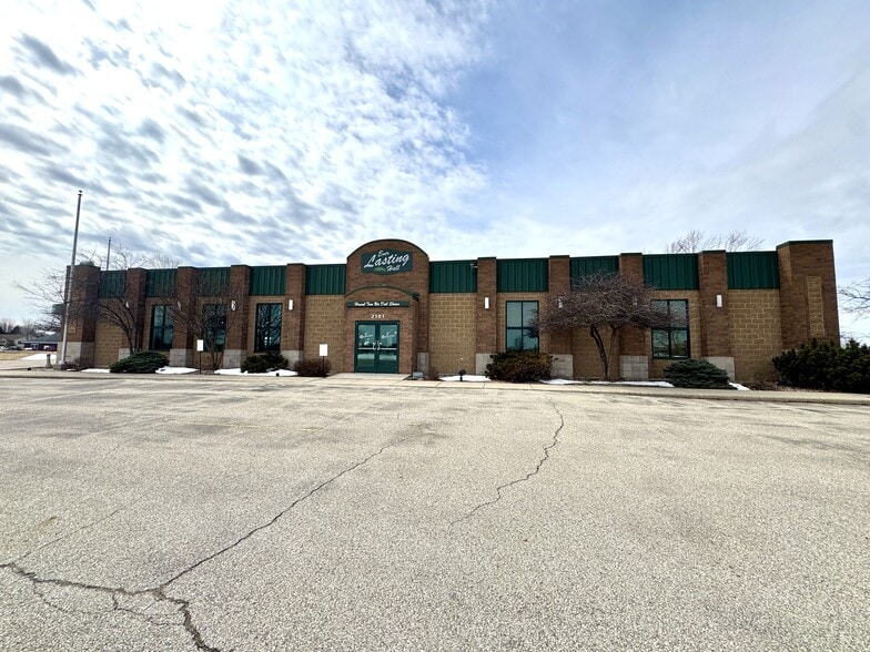 2101 American Dr, Little Chute, WI for sale - Building Photo - Image 2 of 7