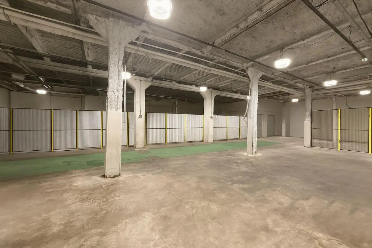 Industrial in Paris for lease Interior Photo- Image 1 of 7