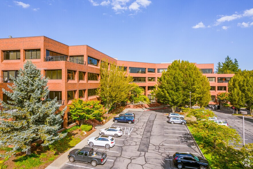 5335 Meadows Rd, Lake Oswego, OR à louer - Photo du bâtiment - Image 1 de 8