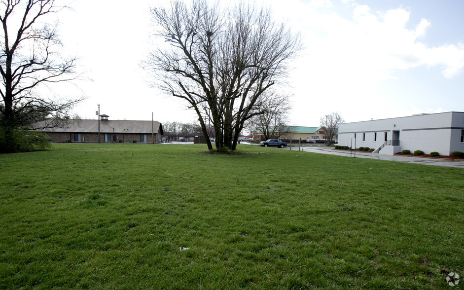 7950 N Lindbergh Blvd, Hazelwood, MO for lease - Building Photo - Image 2 of 2