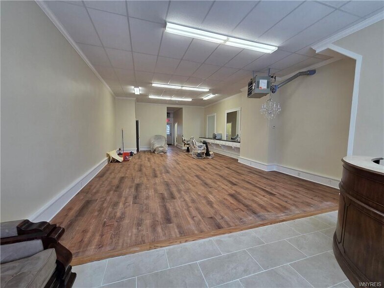 6 State St, Middleport, NY à louer - Photo du bâtiment - Image 3 de 11