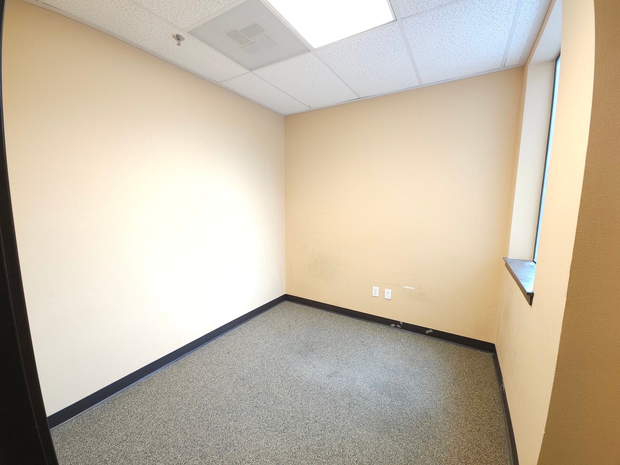 1002 39th Ave SW, Puyallup, WA for lease Interior Photo- Image 1 of 11