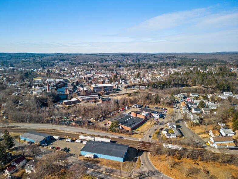 55 East St, Ware, MA à louer - Photo du bâtiment - Image 3 de 38