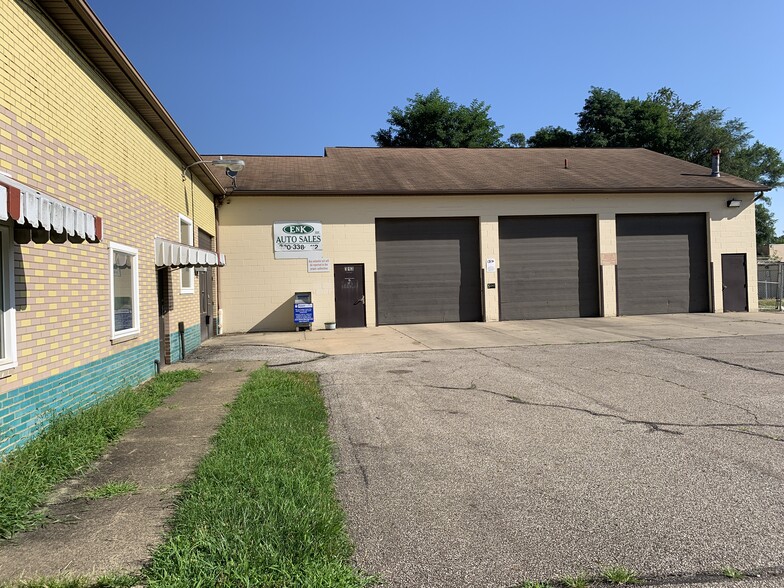 313 Boyle St, Akron, OH à louer - Photo du bâtiment - Image 3 de 6