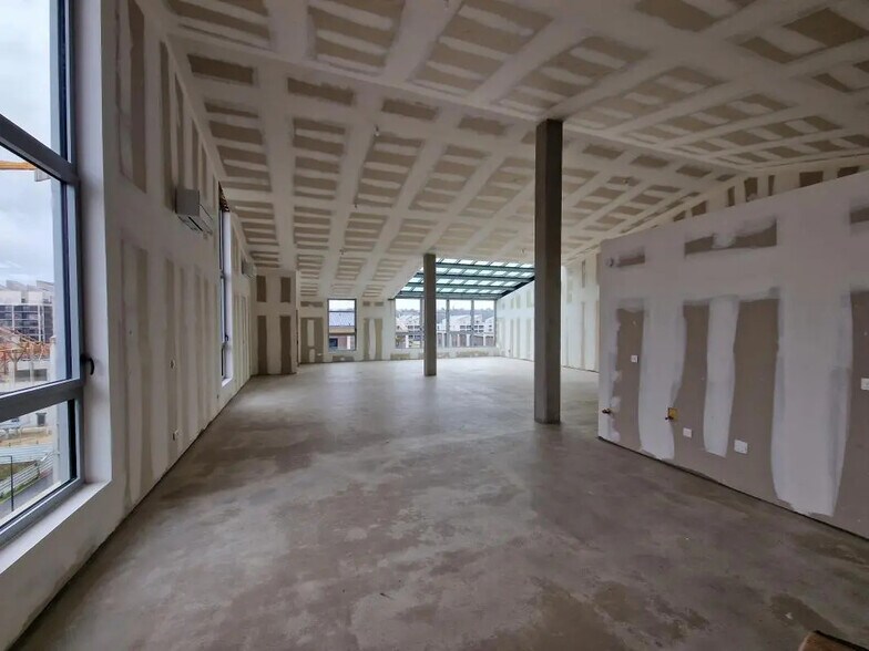 Office in Bordeaux for lease - Interior Photo - Image 3 of 8