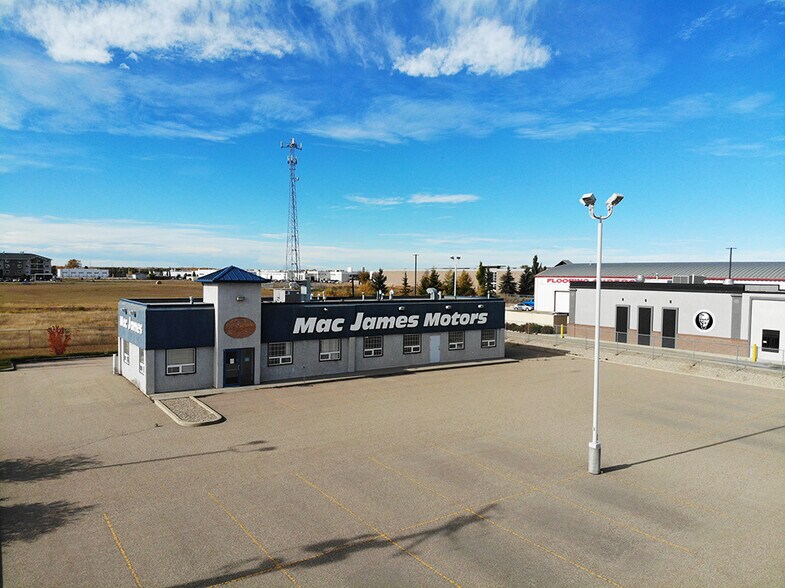 136 Leva Ave, Red Deer County, AB à vendre - Photo du bâtiment - Image 1 de 1