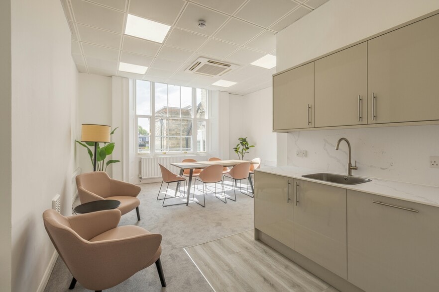 20 Grosvenor Gdns, London for lease - Building Photo - Image 3 of 4