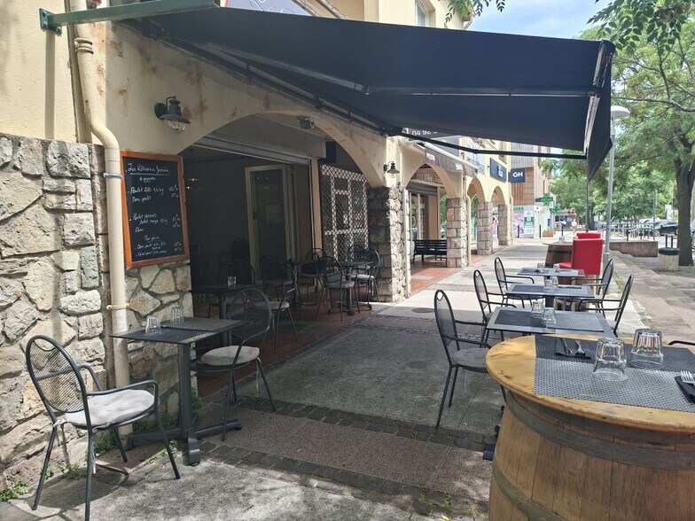 Retail in Mouans Sartoux for sale - Building Photo - Image 3 of 3