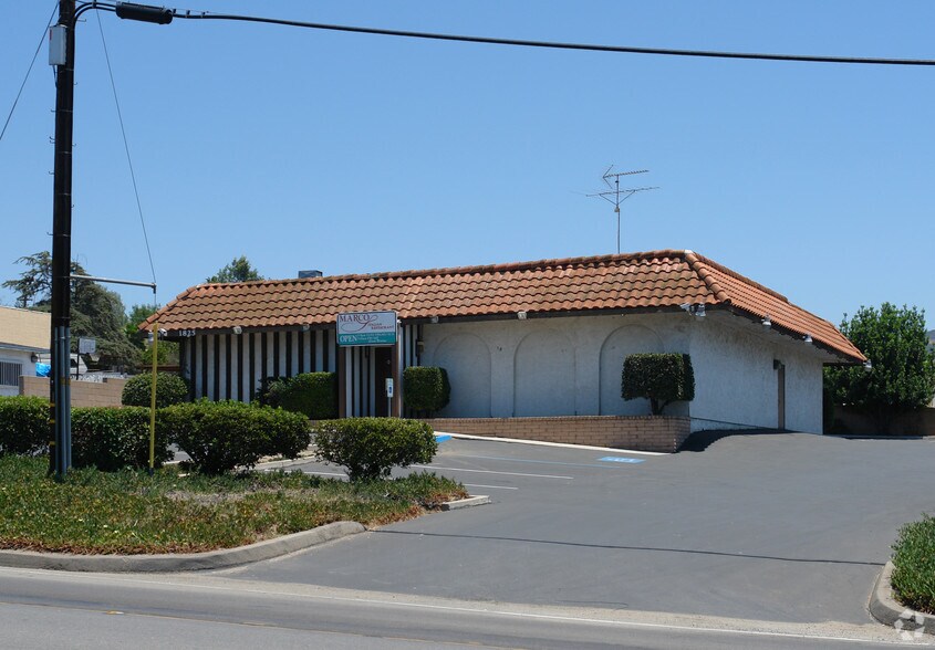 1825 E Vista Way, Vista, CA à vendre - Photo du bâtiment - Image 3 de 18