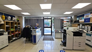457 Norwood Rd, London for lease Interior Photo- Image 2 of 5