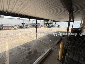 2724 Crossview Dr, Houston, TX for lease Building Photo- Image 2 of 7