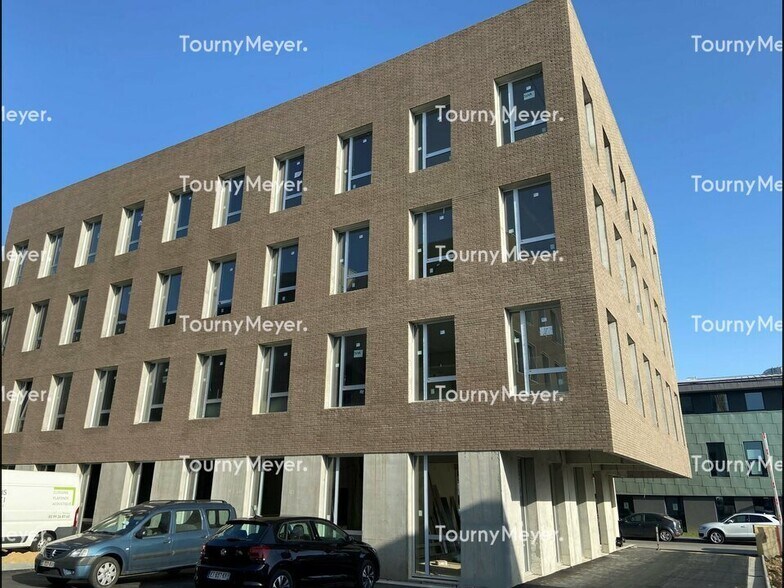 Office in Rennes for lease - Building Photo - Image 2 of 4