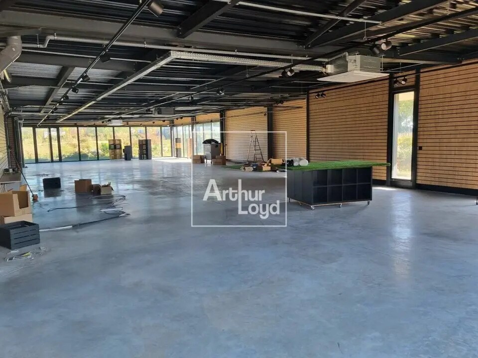 Retail in Marcoussis for lease Interior Photo- Image 1 of 9