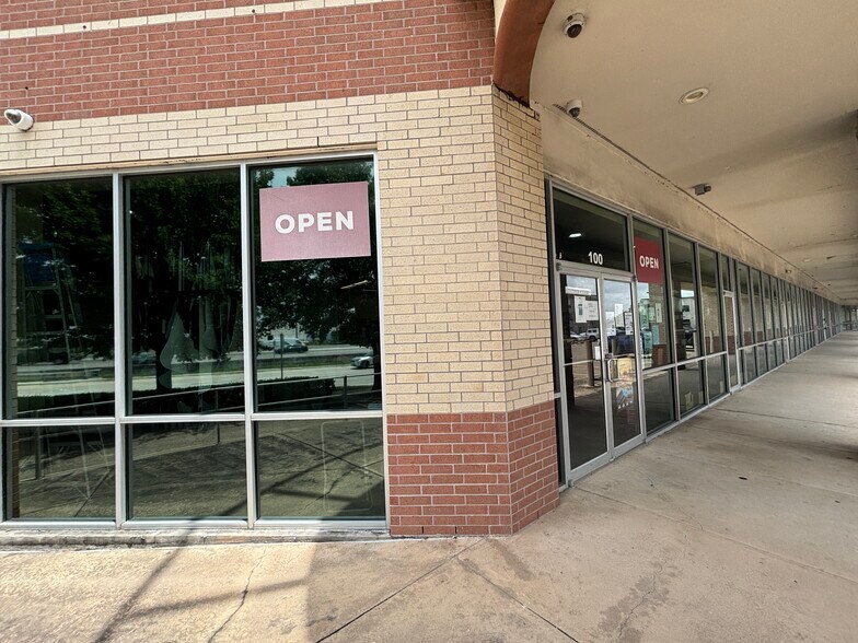 7601 W Sam Houston S, Houston, TX à vendre - Photo du bâtiment - Image 2 de 48
