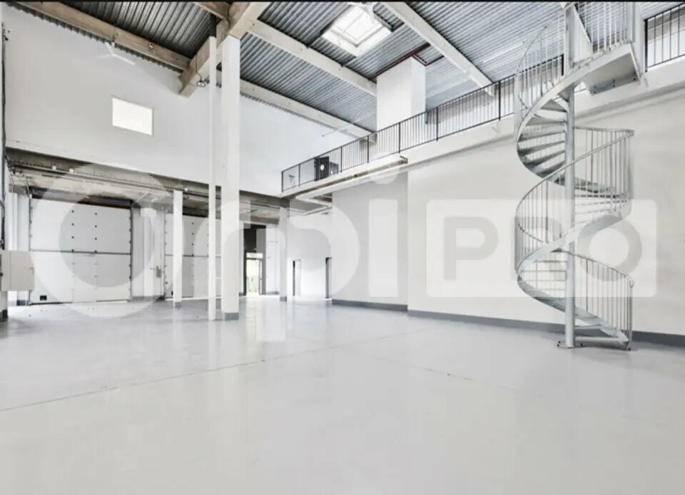 Flex in Lisses for lease Building Photo- Image 1 of 9