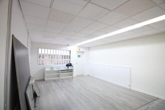 Retail in Olesa de Montserrat, Barcelona for lease Interior Photo- Image 2 of 14