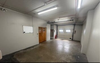 George Summers Clos, Rochester for lease Interior Photo- Image 1 of 3