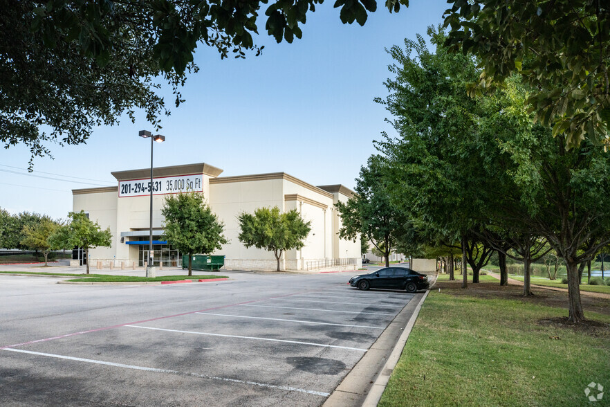 12400 N Interstate 35, Austin, TX à vendre - Photo du bâtiment - Image 1 de 1