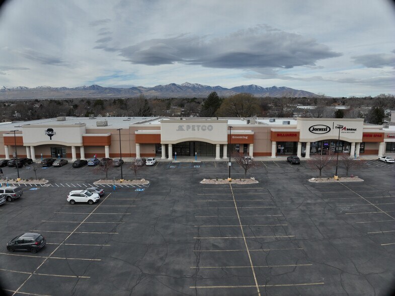 7000 S Redwood Rd, West Jordan, UT à louer - Communauté Matterport - Image 2 de 11