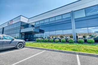 1300-1334 Av De La Gare, Mascouche, QC for lease Interior Photo- Image 2 of 11