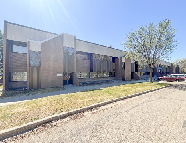 Plus de détails pour 9403 20 Av NW, Edmonton, AB - Bureau à vendre