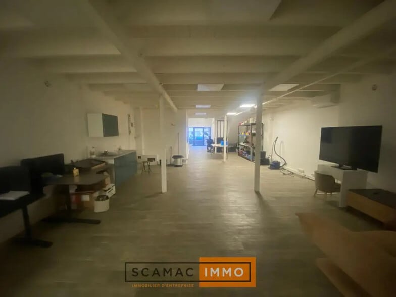 Retail in Marseille for lease - Interior Photo - Image 1 of 9