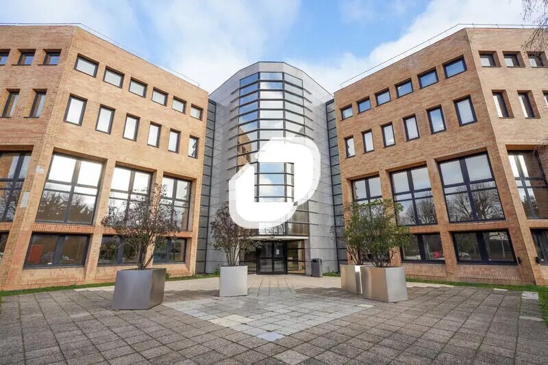 Office in Le Pecq for lease - Building Photo - Image 1 of 14