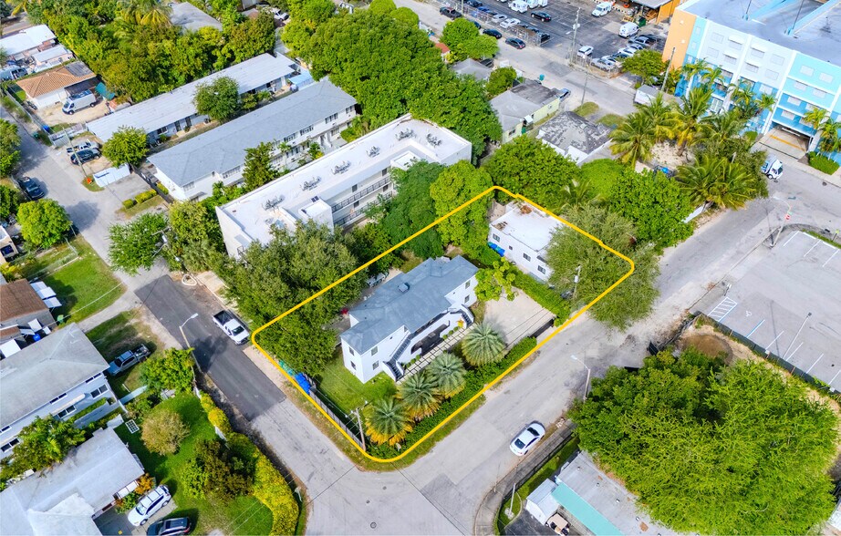 8270-8280 NE 1st Pl, Miami, FL à vendre - Photo du bâtiment - Image 3 de 18