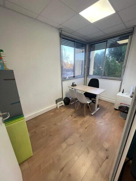 Office in Aix-en-Provence for lease - Interior Photo - Image 3 of 6