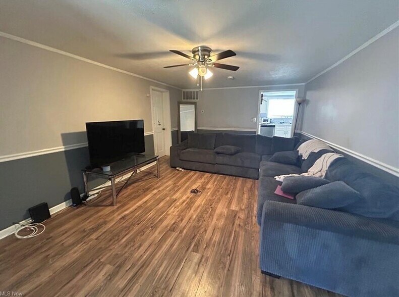 Residential Income Portfolio portefeuille de 3 propriétés à vendre sur LoopNet.ca - Photo du bâtiment - Image 3 de 40