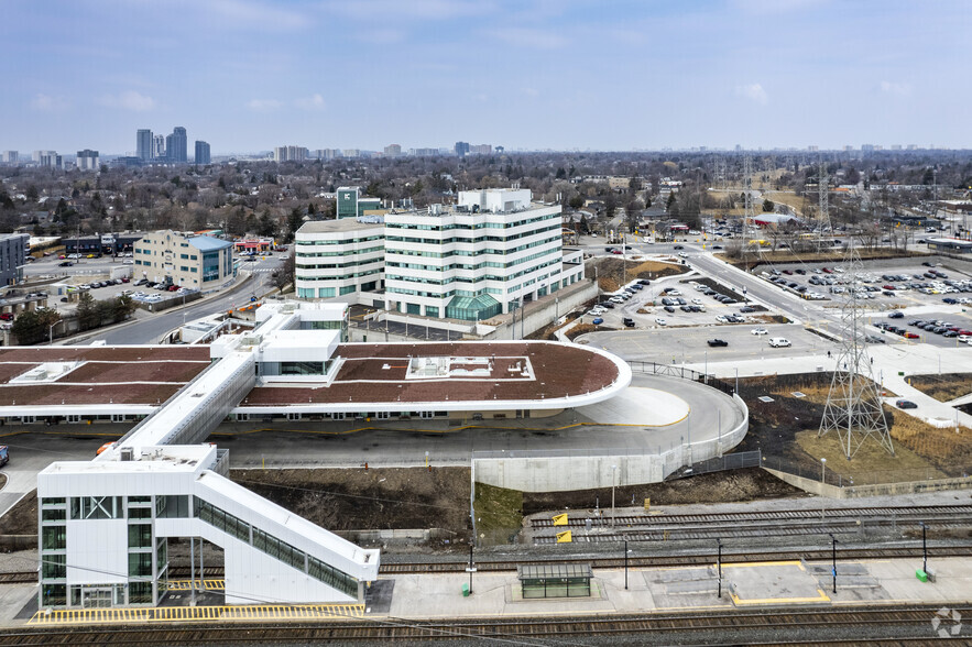 5343 Dundas St W, Toronto, ON à louer - Photo du bâtiment - Image 3 de 20